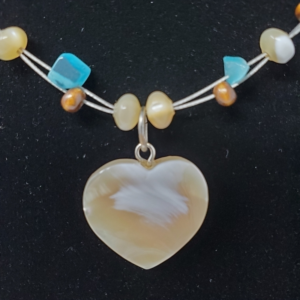 Heart Shell Necklace - Picture 3 of 8